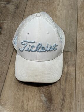 Titleist white hat; Medium/Large